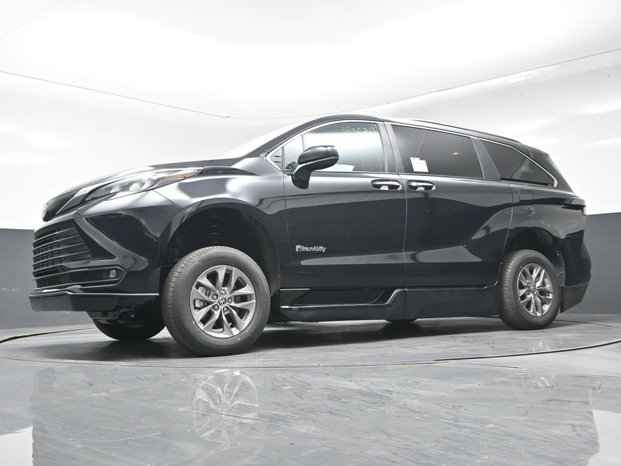 Imagen de la Toyota Sienna negra número 17