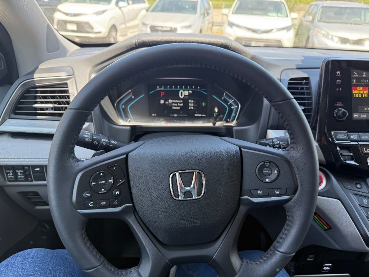 Grey Honda Odyssey image number 12