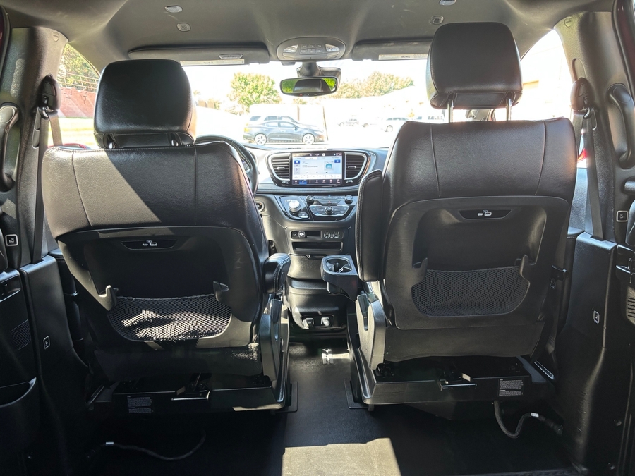 Used 2021 Chrysler Pacifica Touring L - BraunAbility Side Entry In Floor Automatic Ramp