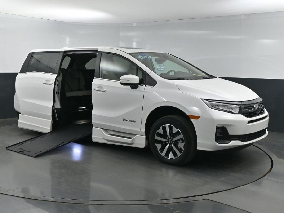White Honda Odyssey with Side Entry Automatic In Floor ramp