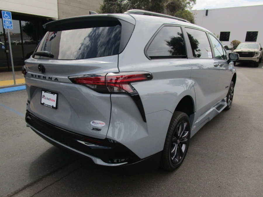 New 2026 Toyota Sienna Hybrid XSE Sport - BraunAbility Side Entry Fold Out Automatic Ramp