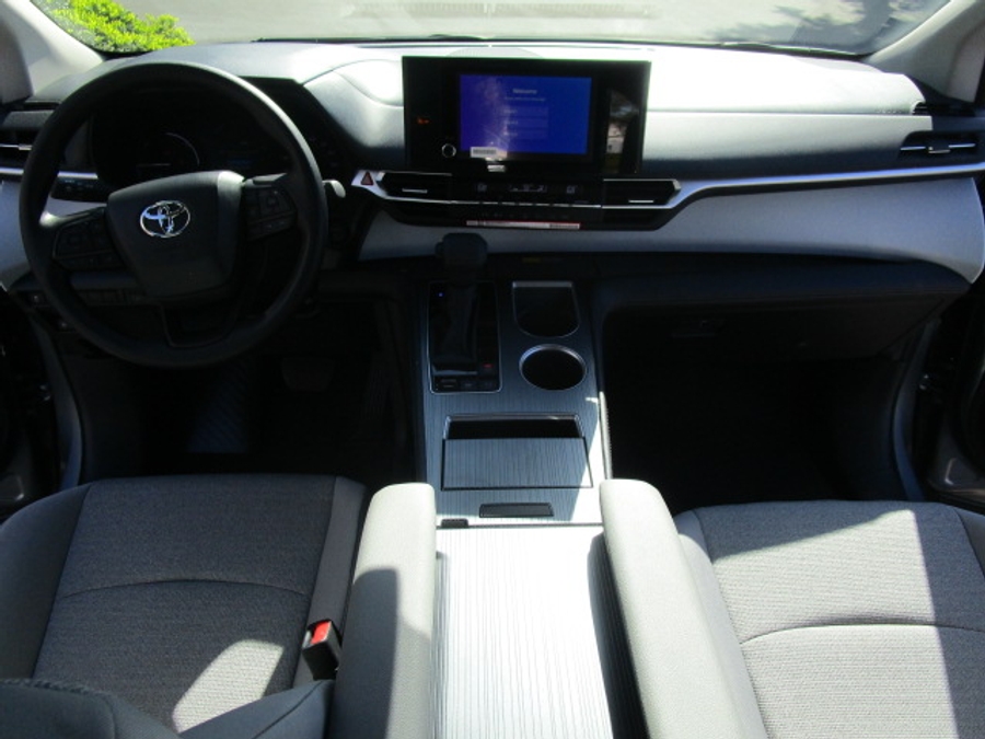 New 2026 Toyota Sienna Hybrid LE - Vantage Mobility Commercial Rear Entry Entry Fold Out Manual Ramp