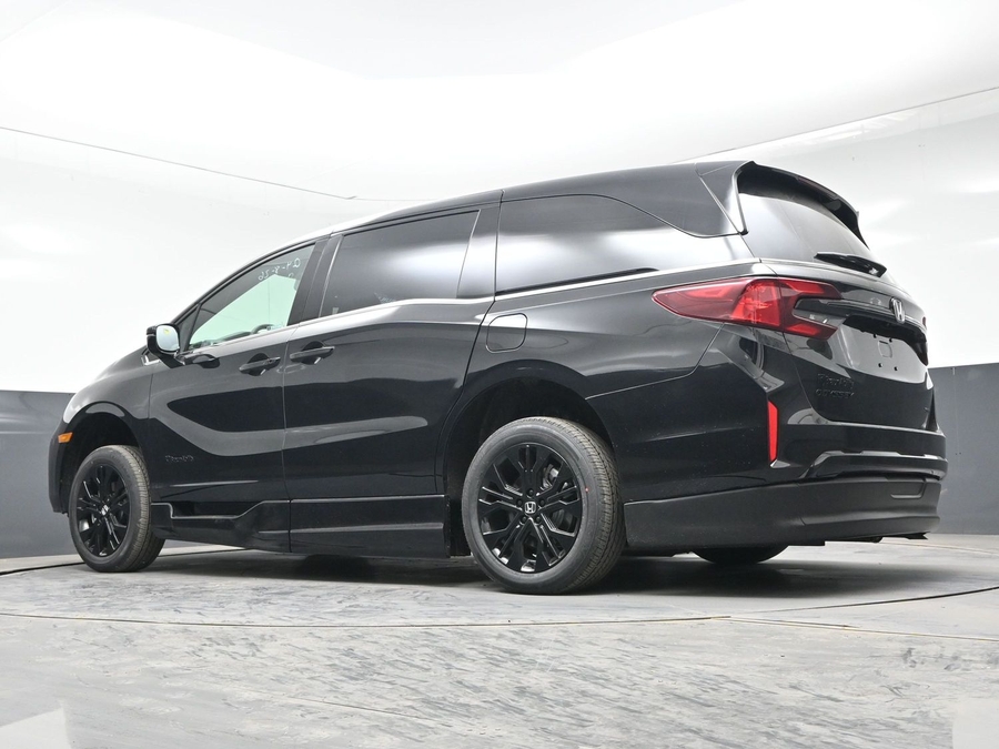 Black Honda Odyssey image number 17