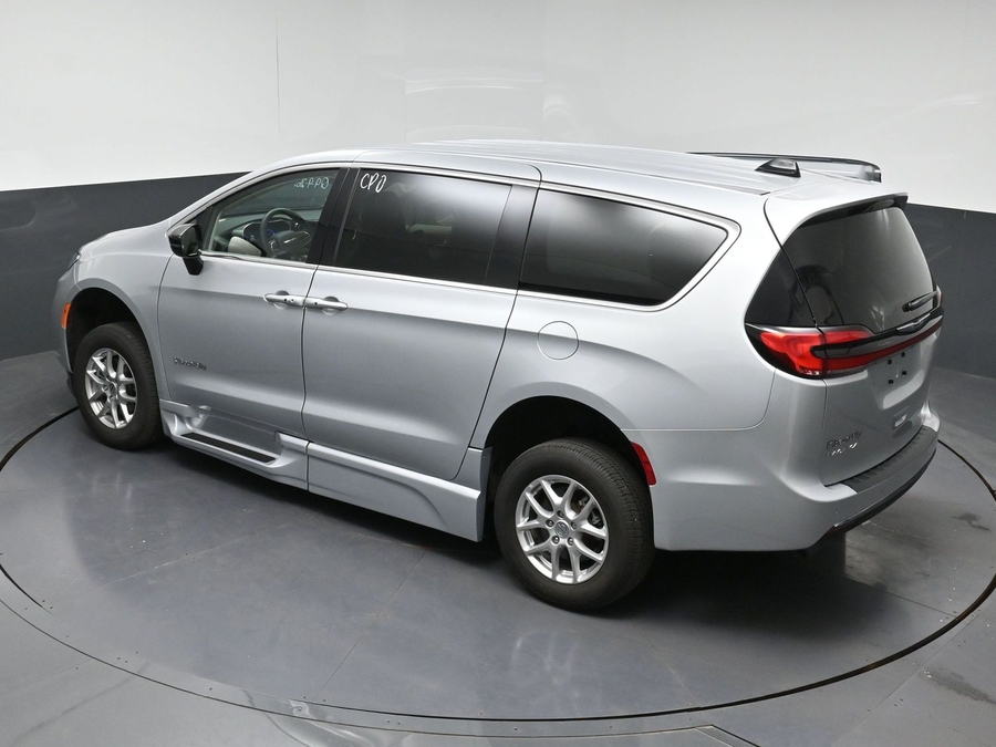 Used 2024 Chrysler Pacifica Touring L - BraunAbility Side Entry In Floor Automatic Ramp