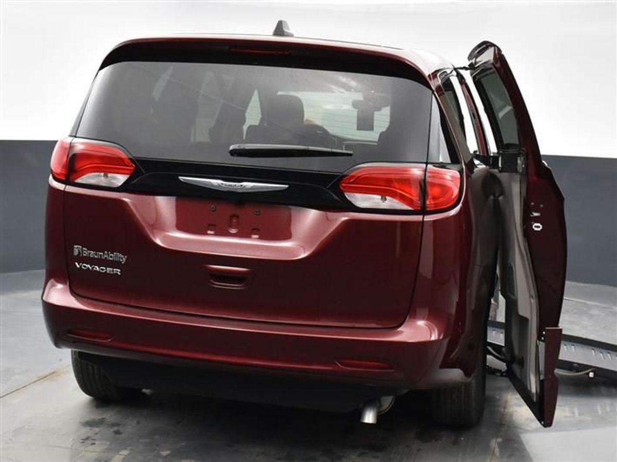 2023 CHRYSLER VOYAGER - Image 11