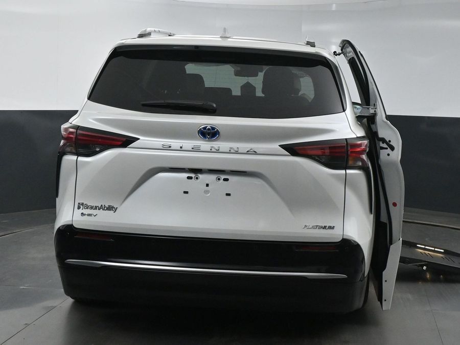 New 2025 Toyota Sienna Hybrid Platinum - BraunAbility Side Entry Entry Fold Out Automatic Ramp