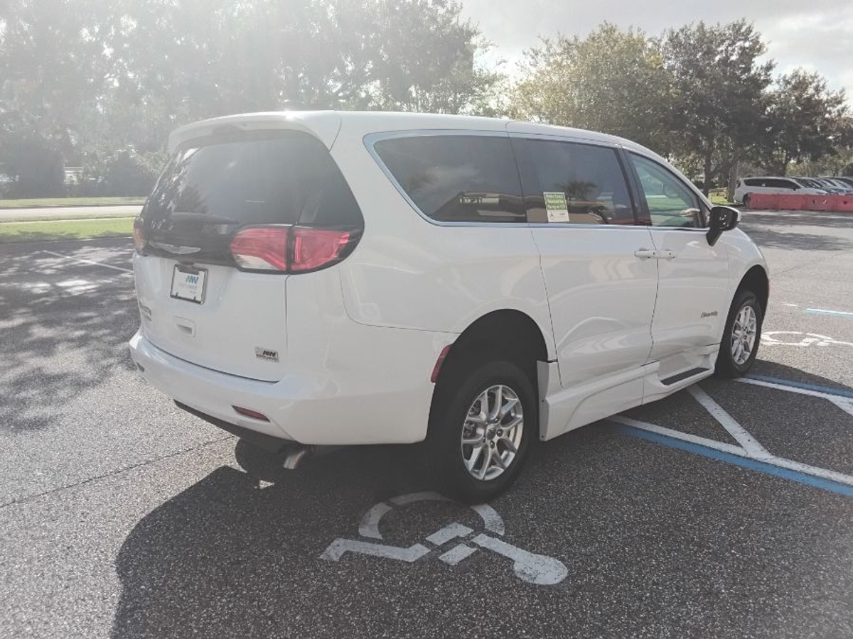 2023 CHRYSLER VOYAGER - Image 34