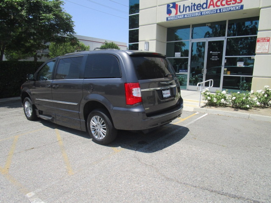Used 2015 Chrysler Town and Country Touring-L - El Dorado Side Entry Entry Fold Out Automatic Ramp