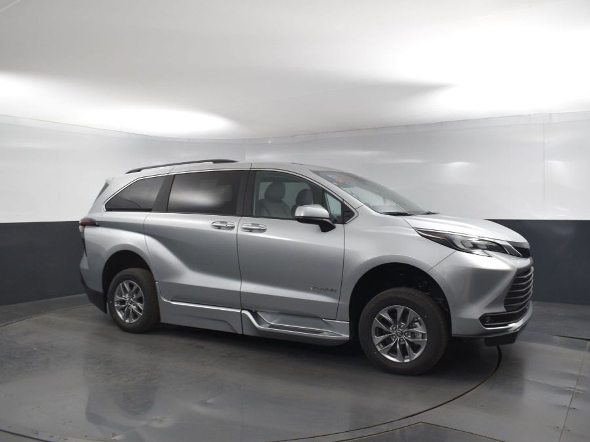 2025 TOYOTA SIENNA - Image 18