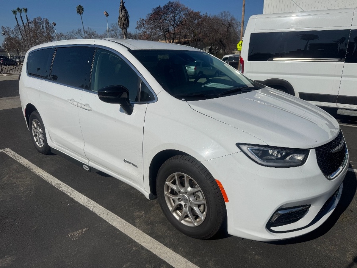 2024 CHRYSLER PACIFICA - Image 3