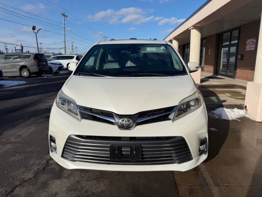 Used 2018 Toyota Sienna XLE - BraunAbility Side Entry Entry In Floor Automatic Ramp