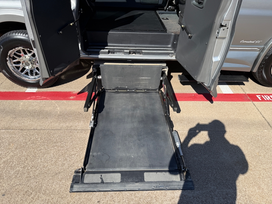 Used 2015 GMC Savana Explorer - Side Entry Entry Lift Automatic Ramp