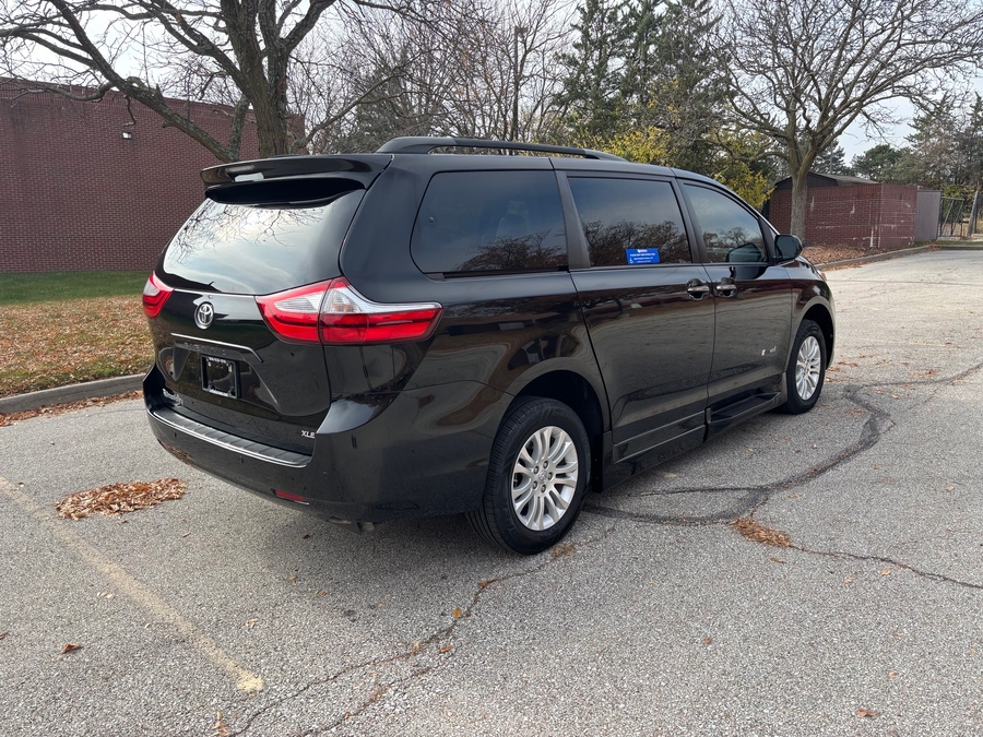 Used 2017 Toyota Sienna XLE Base - BraunAbility Side Entry Entry Fold Out Automatic Ramp