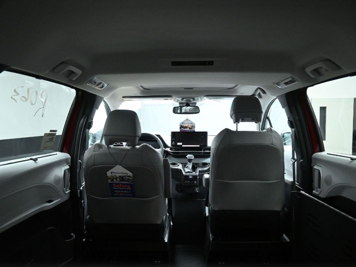 2025 TOYOTA SIENNA - Image 15
