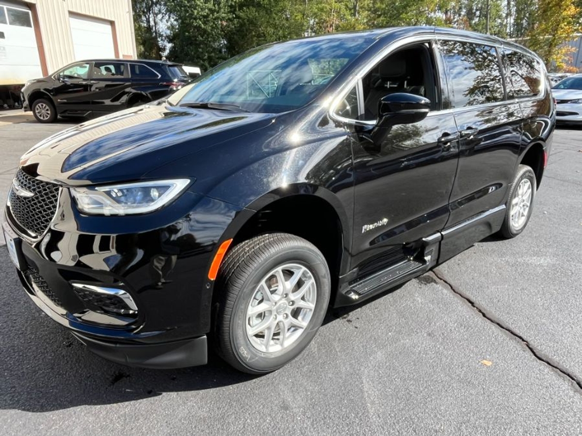 2025 CHRYSLER PACIFICA - Image 4