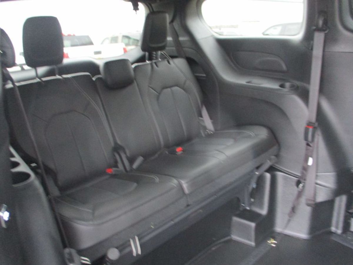 2023 CHRYSLER PACIFICA - Image 19