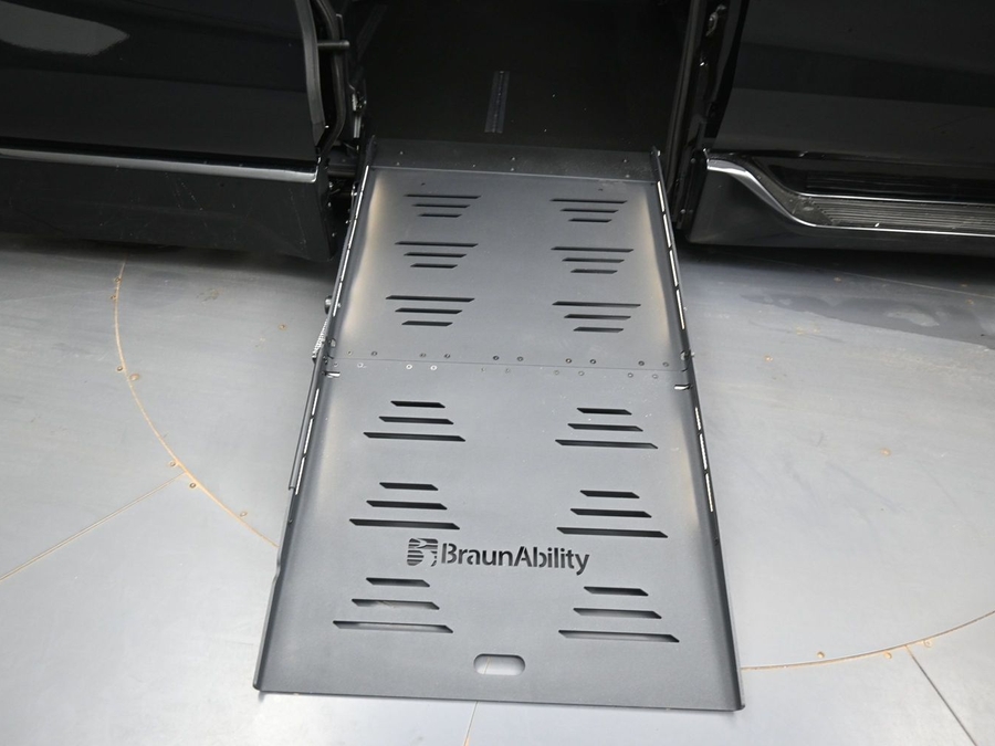 New 2026 Toyota Sienna Hybrid XSE Sport - BraunAbility Side Entry Fold Out Automatic Ramp