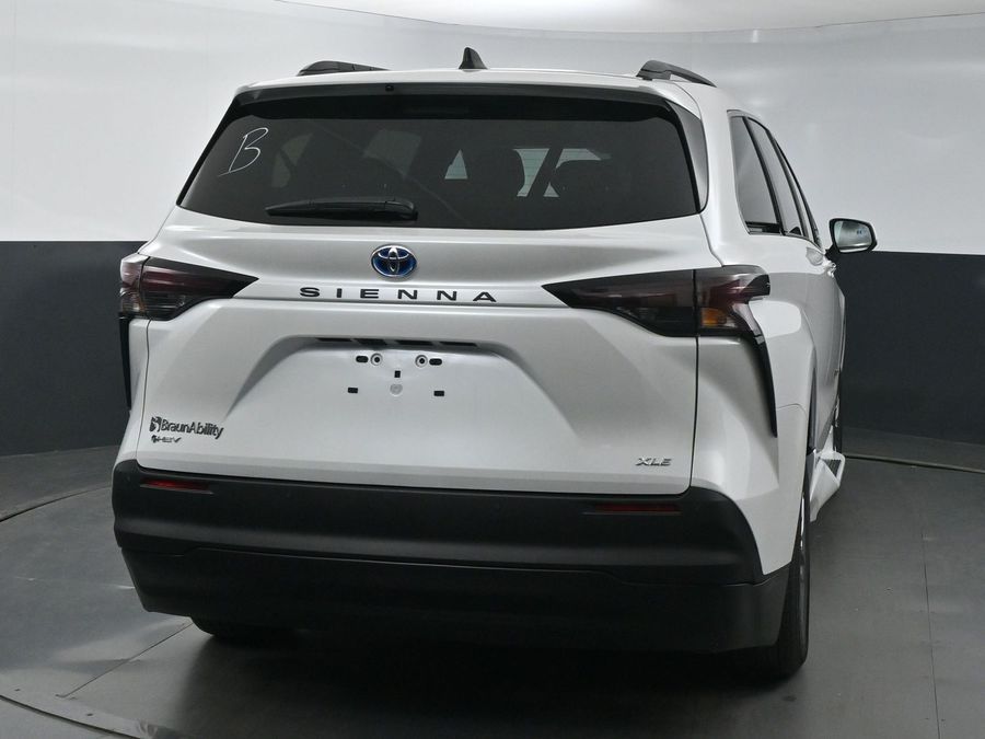 New 2025 Toyota Sienna Hybrid XLE Plus - BraunAbility Side Entry Entry In Floor Automatic Ramp