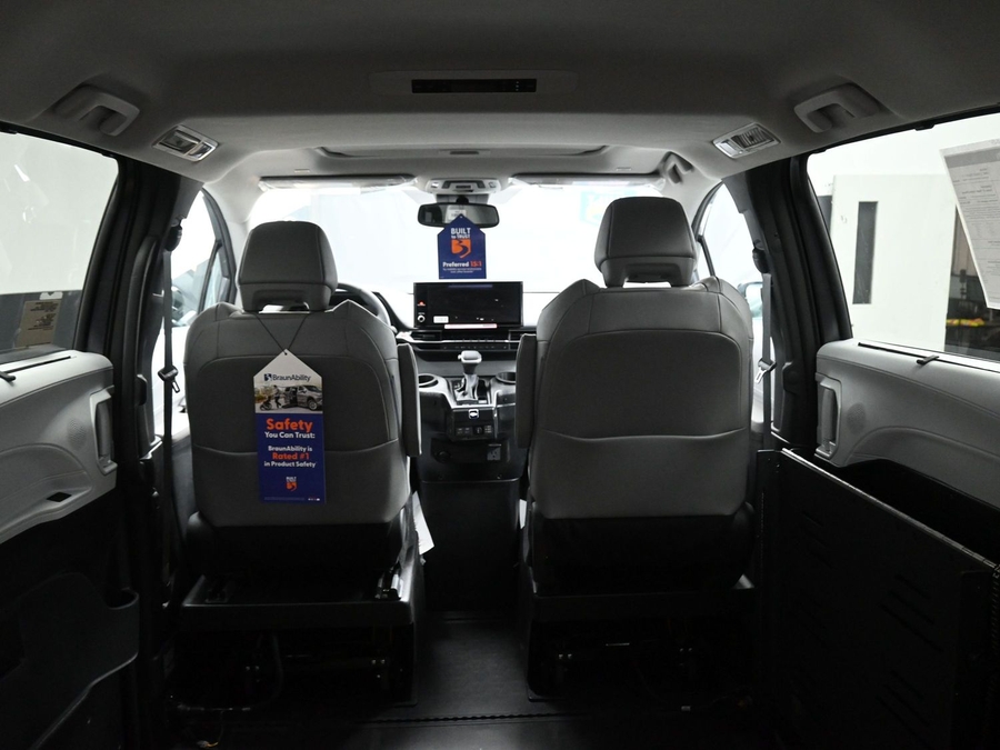 New 2025 Toyota Sienna Hybrid XLE Plus - BraunAbility Side Entry Entry Fold Out Automatic Ramp