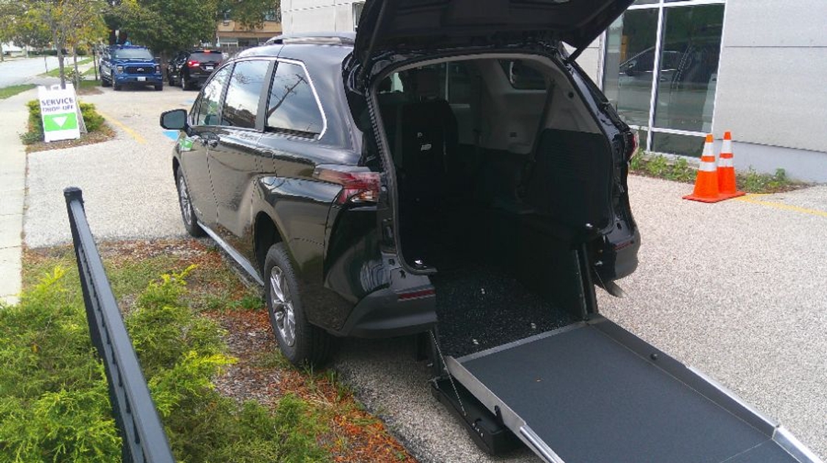 2024 TOYOTA SIENNA - Image 4