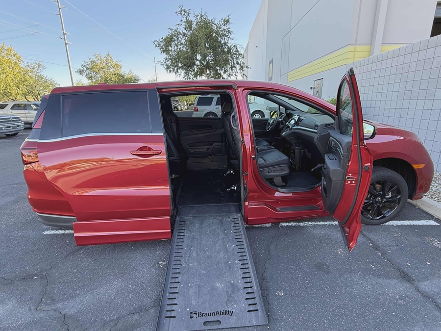 Used 2023 Honda Odyssey Sport - BraunAbility Side Entry Entry In Floor Automatic Ramp