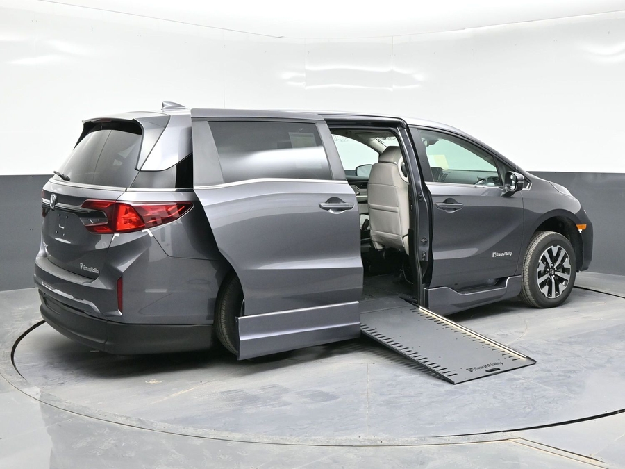 Grey Honda Odyssey image number 6