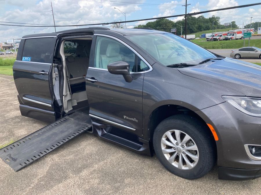 Used 2017 Chrysler Pacifica Touring L - BraunAbility Side Entry Entry In Floor Automatic Ramp