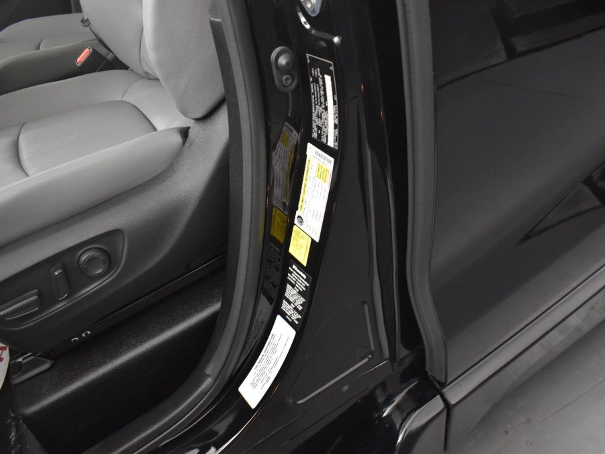 Black Toyota Sienna image number 15