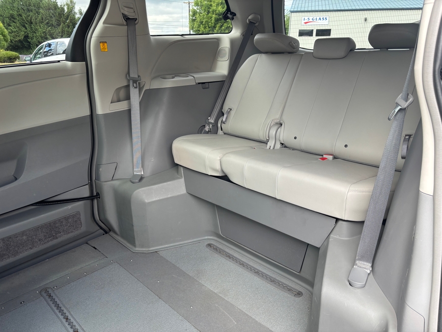 Used 2013 Toyota Sienna XLE - VMI Side Entry In Floor Automatic Ramp