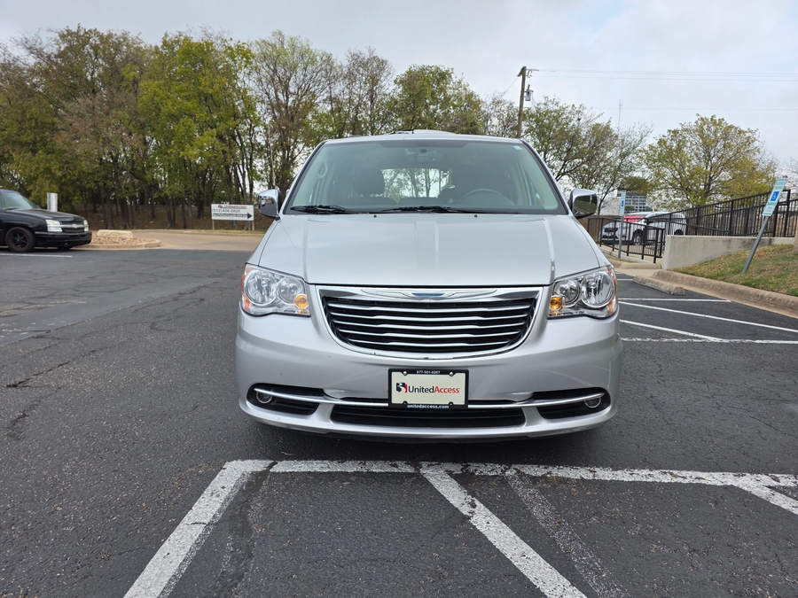 Used 2012 Chrysler Town and Country Touring-L -  Rear Entry Entry Fold Out Manual Ramp