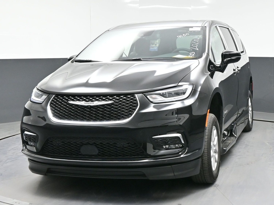 Black Chrysler Pacifica image number 1