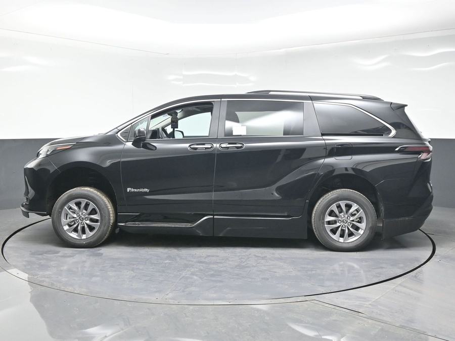 New 2025 Toyota Sienna Hybrid XLE Plus - BraunAbility Side Entry Entry Fold Out Automatic Ramp