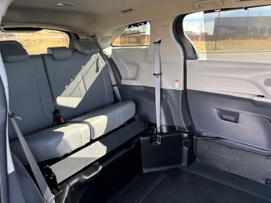 Used 2021 Toyota Sienna Hybrid Limited - BraunAbility Side Entry Entry Fold Out Automatic Ramp