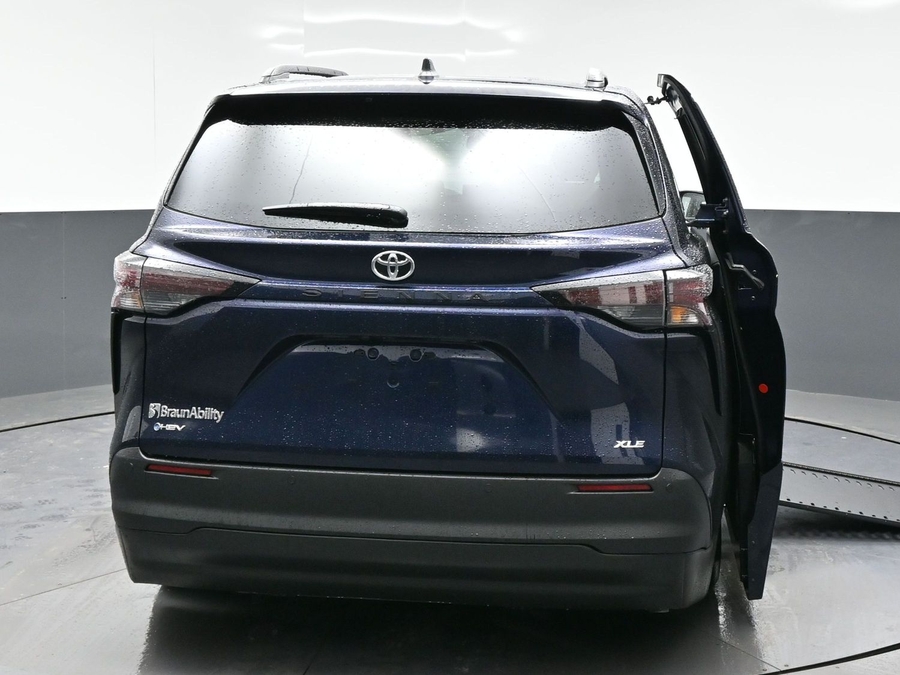 New 2026 Toyota Sienna Hybrid XLE Add - BraunAbility Side Entry Entry In Floor Automatic Ramp