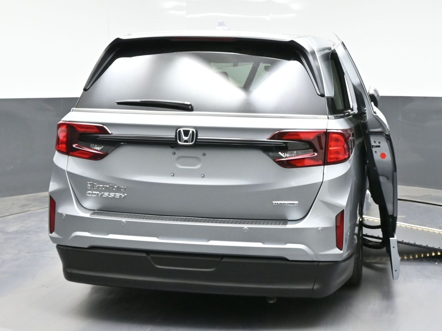 New 2026 Honda Odyssey Touring - BraunAbility Side Entry In Floor Automatic Ramp