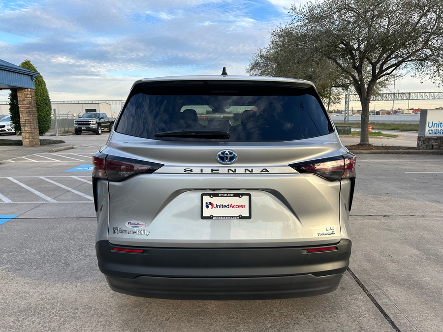 Used 2024 Toyota Sienna Hybrid LE - BraunAbility Side Entry Entry Fold Out Automatic Ramp
