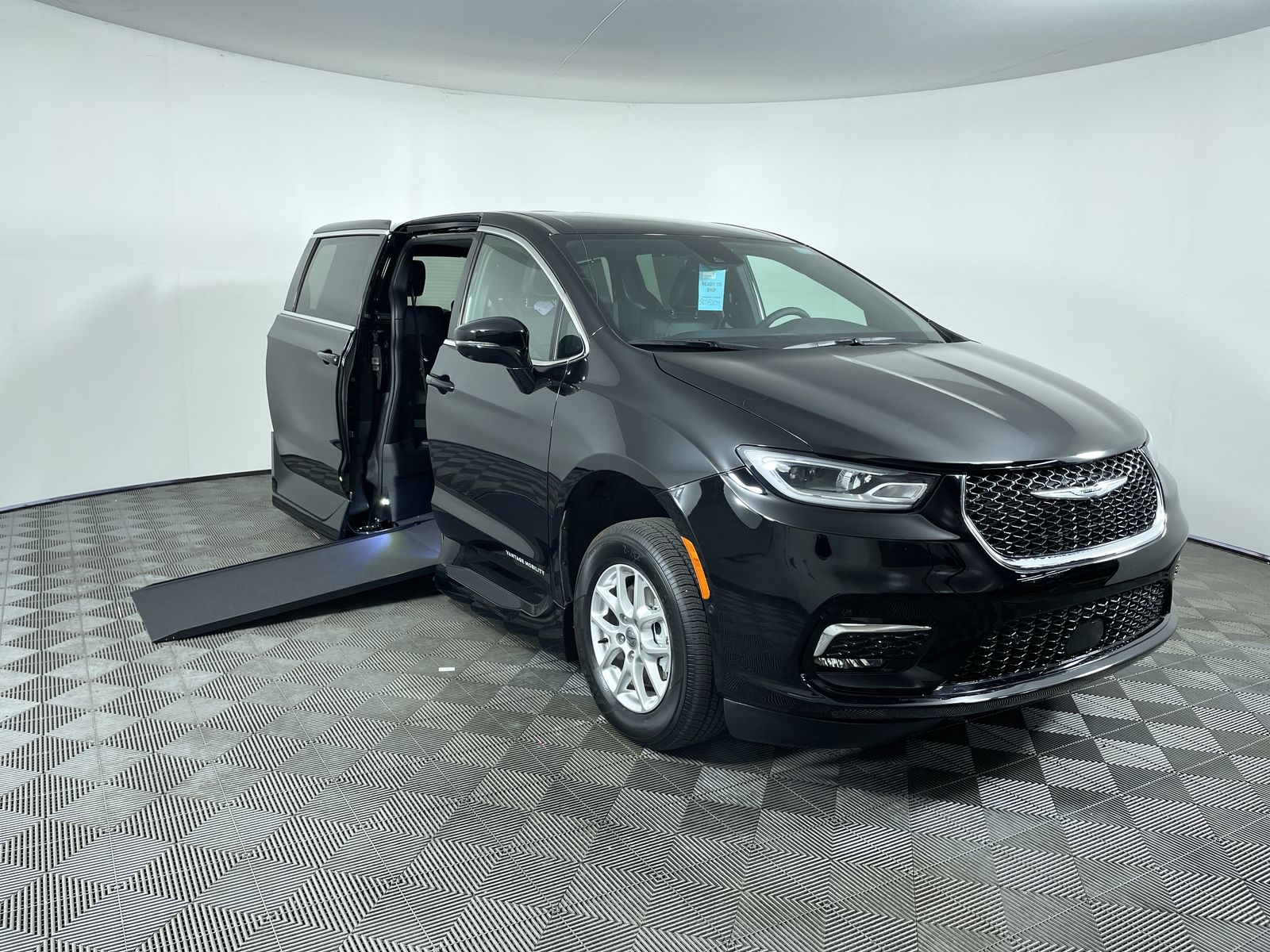 2025 Chrysler Pacifica Select DVD