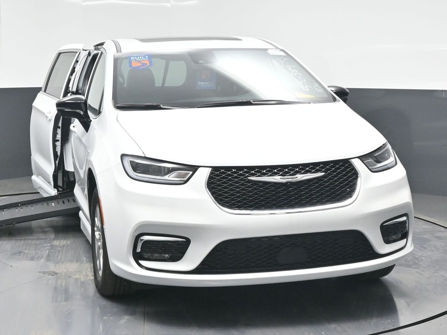 White Chrysler Pacifica image number 12