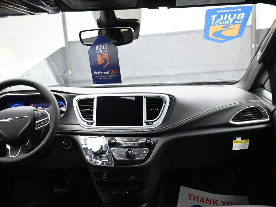 Black Chrysler Pacifica image number 12