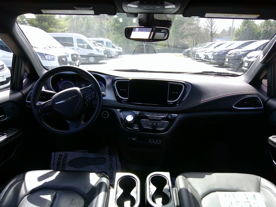 Black Chrysler Pacifica image number 8