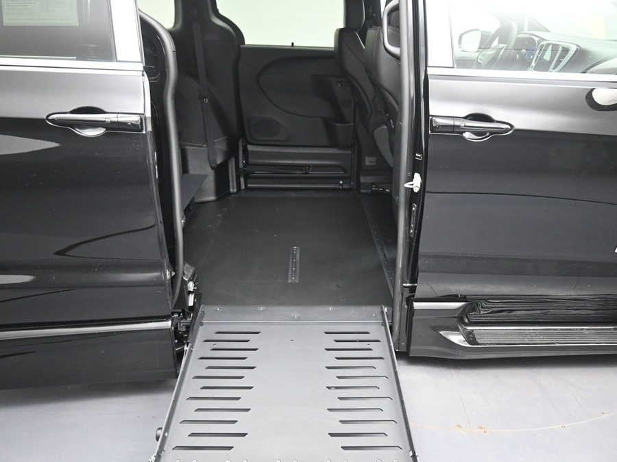 New 2026 Chrysler Voyager LX - BraunAbility Side Entry Fold Out Automatic Ramp