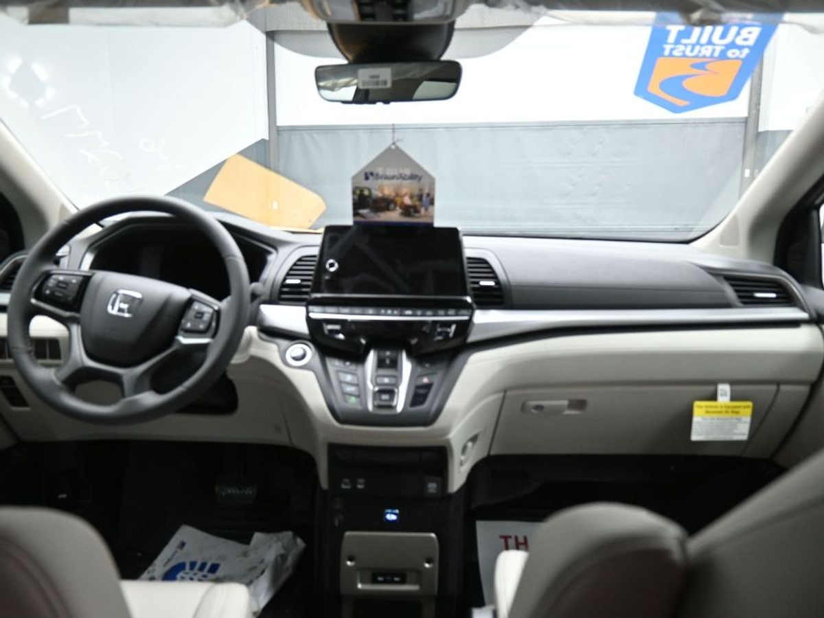 Grey Honda Odyssey image number 12