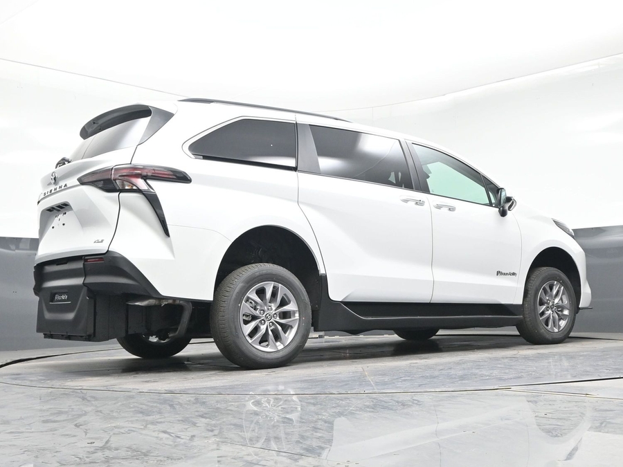 New 2026 Toyota Sienna Hybrid XLE Add - BraunAbility Commercial Rear Entry Entry Fold Out Manual Ramp