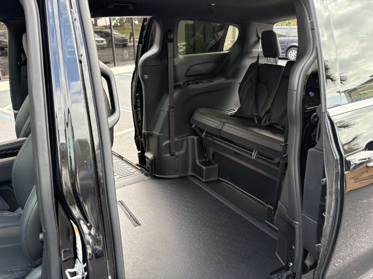 2025 CHRYSLER PACIFICA - Image 12