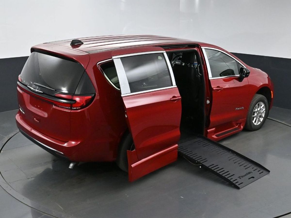 2025 CHRYSLER PACIFICA - Image 25