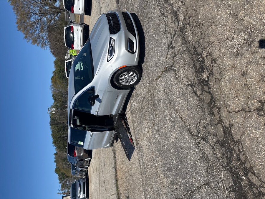 Silver Chrysler Pacifica image number 9