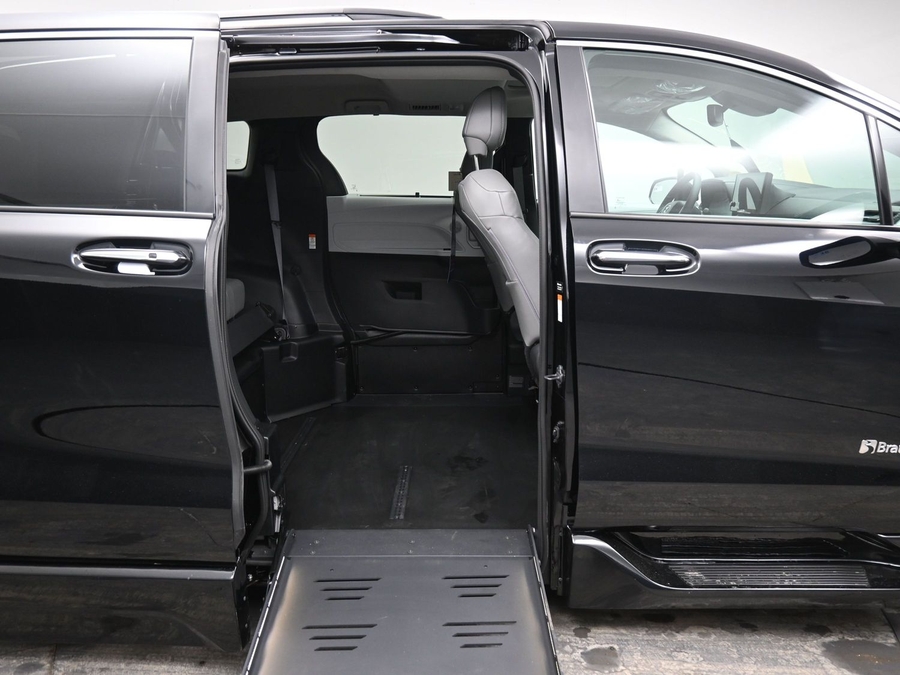 Black Toyota Sienna image number 11