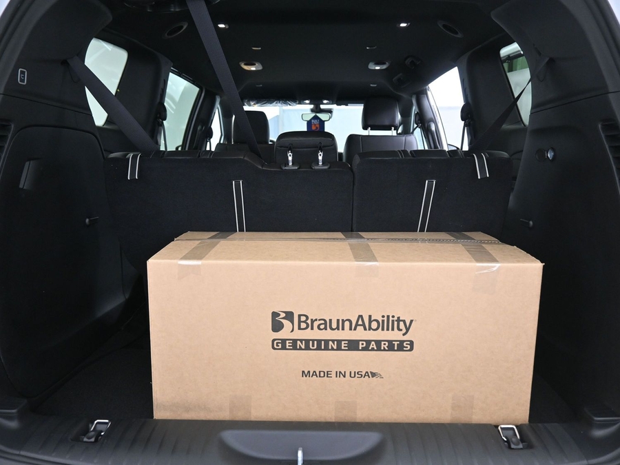 New 2026 Chrysler Pacifica Select Safety - BraunAbility Side Entry Entry Fold Out Automatic Ramp
