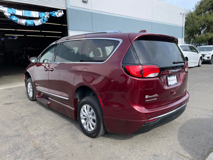 Used 2018 Chrysler Pacifica Touring L Plus - BraunAbility Side Entry Entry In Floor Automatic Ramp