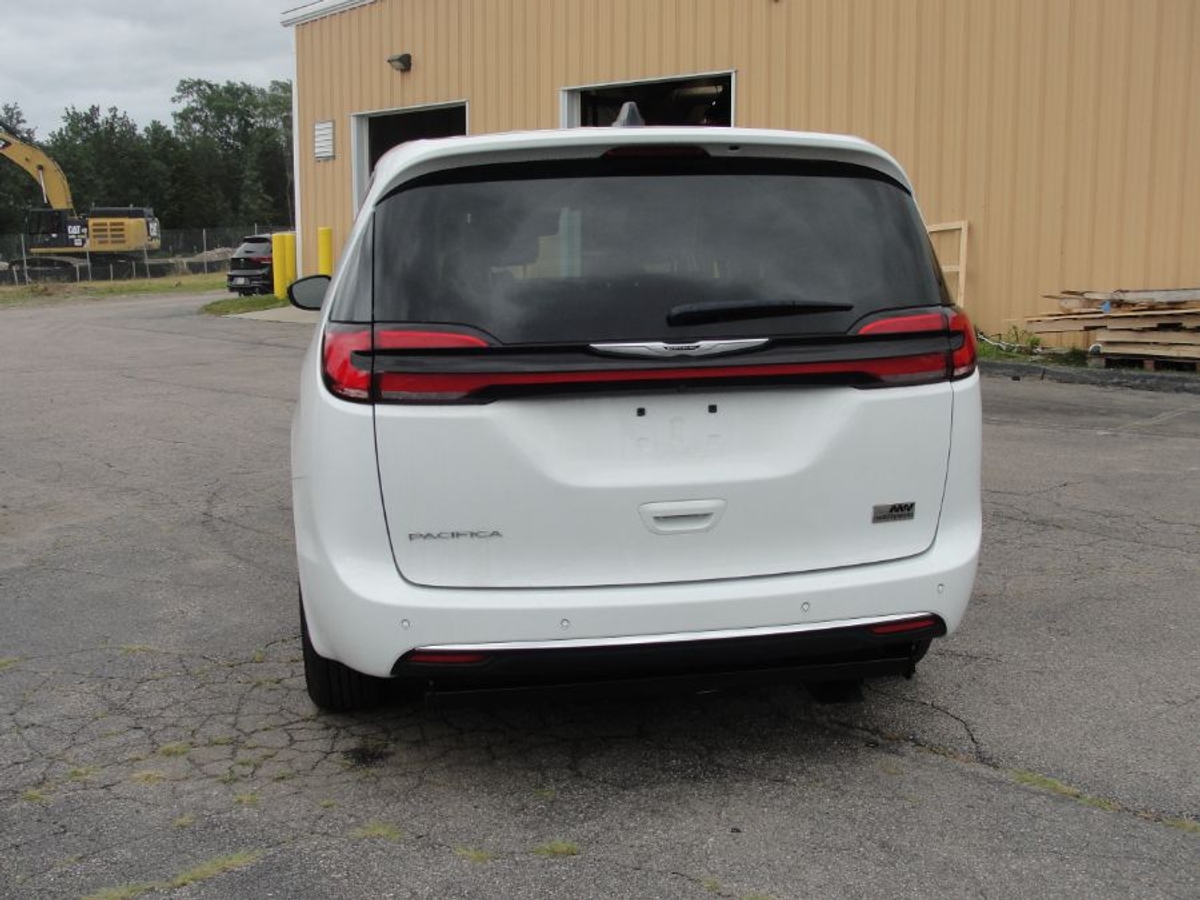 2024 CHRYSLER PACIFICA - Image 6